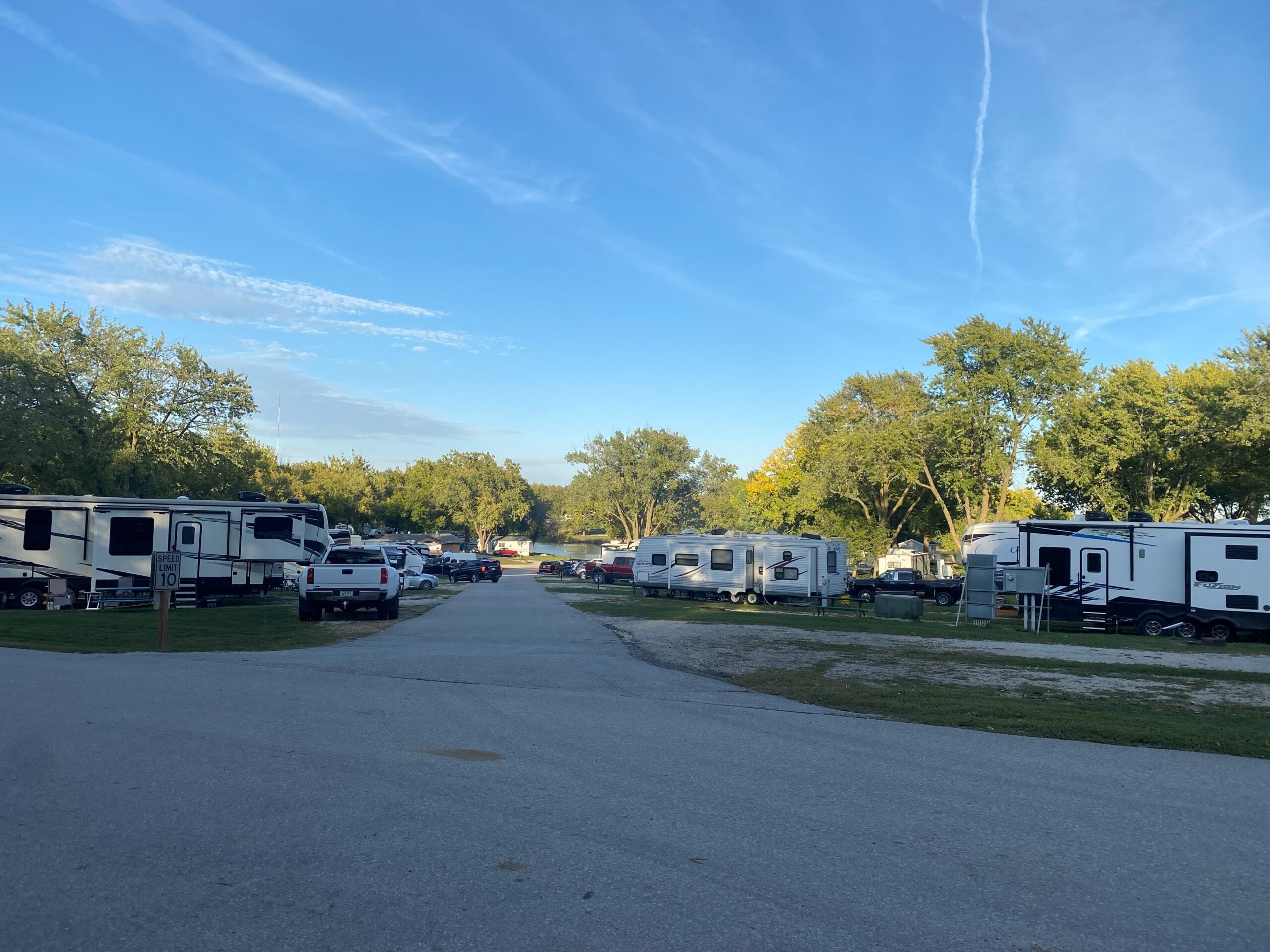 Cutty's Camping Resort Scenic Park Grounds